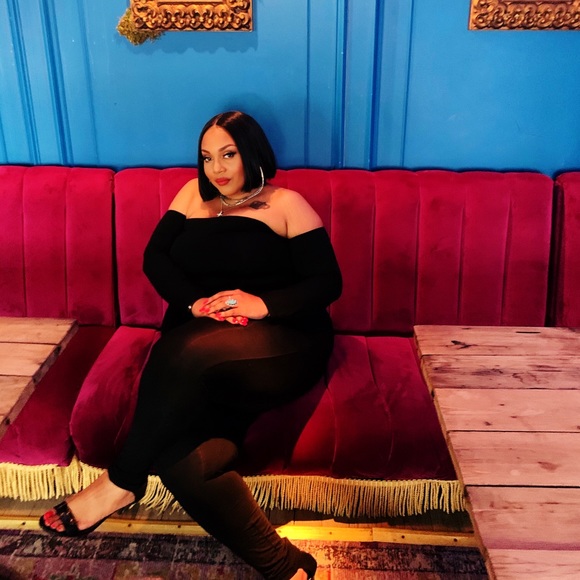 Meet Your Posher! - Picture 2 of 6